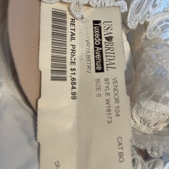 Wedding dress. Ivory. Size 6. Altered to fit. Never worn - Picture 2 of 5